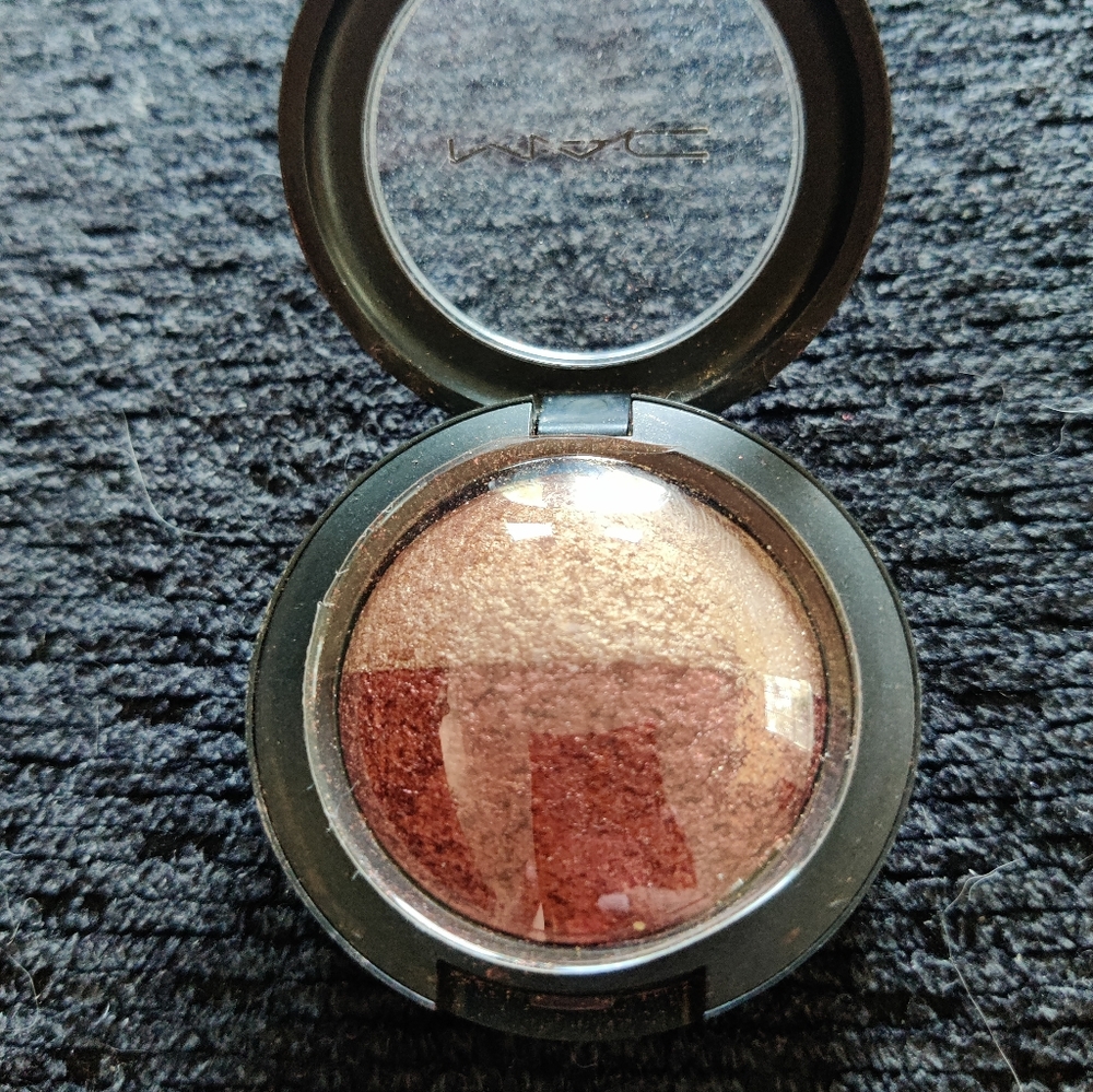 NEW MAC Cosmetics Mineralize Eye Shadow: Heat Element - Picture 3 of 4